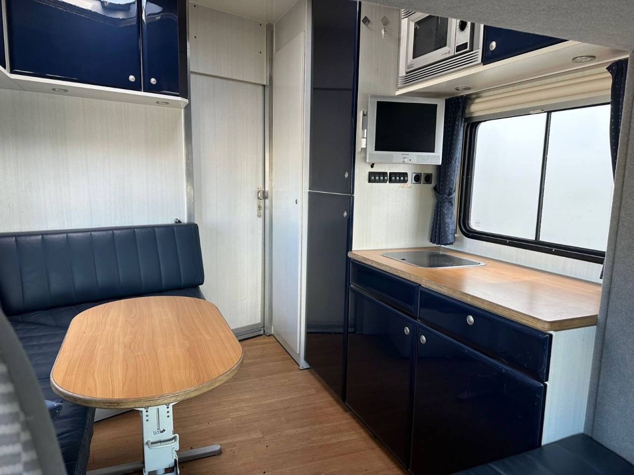 Camión para caballos Man MAN 0 De segunda mano