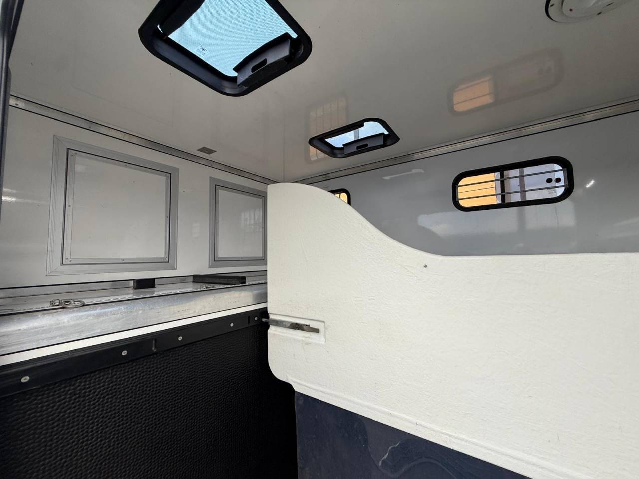 Furgoneta para caballos Cavalcar NV 400  2021 De segunda mano