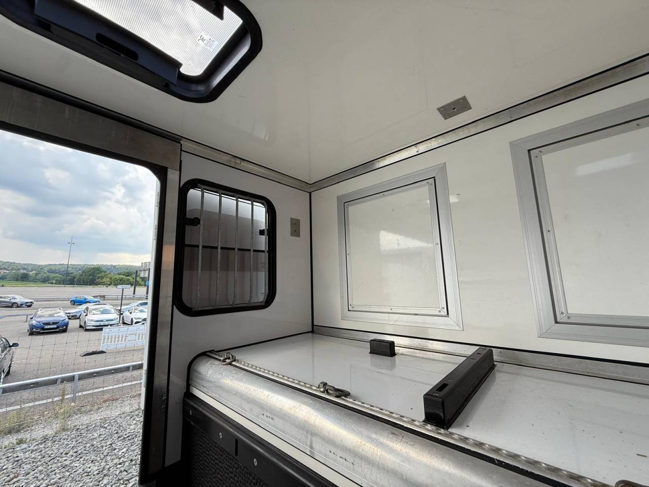 Furgoneta para caballos Cavalcar NV 400  2021 De segunda mano