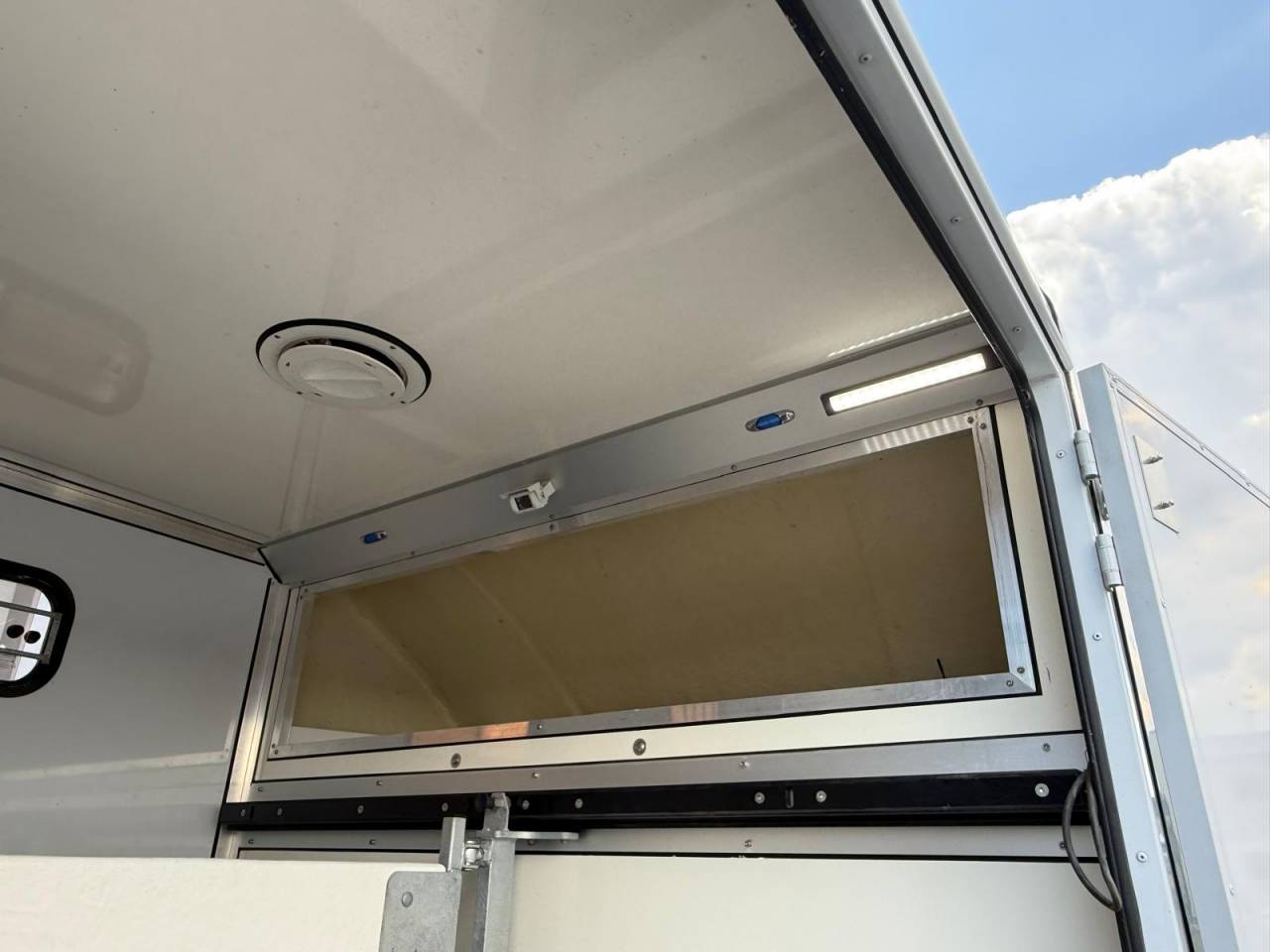 Furgoneta para caballos Cavalcar NV 400  2021 De segunda mano