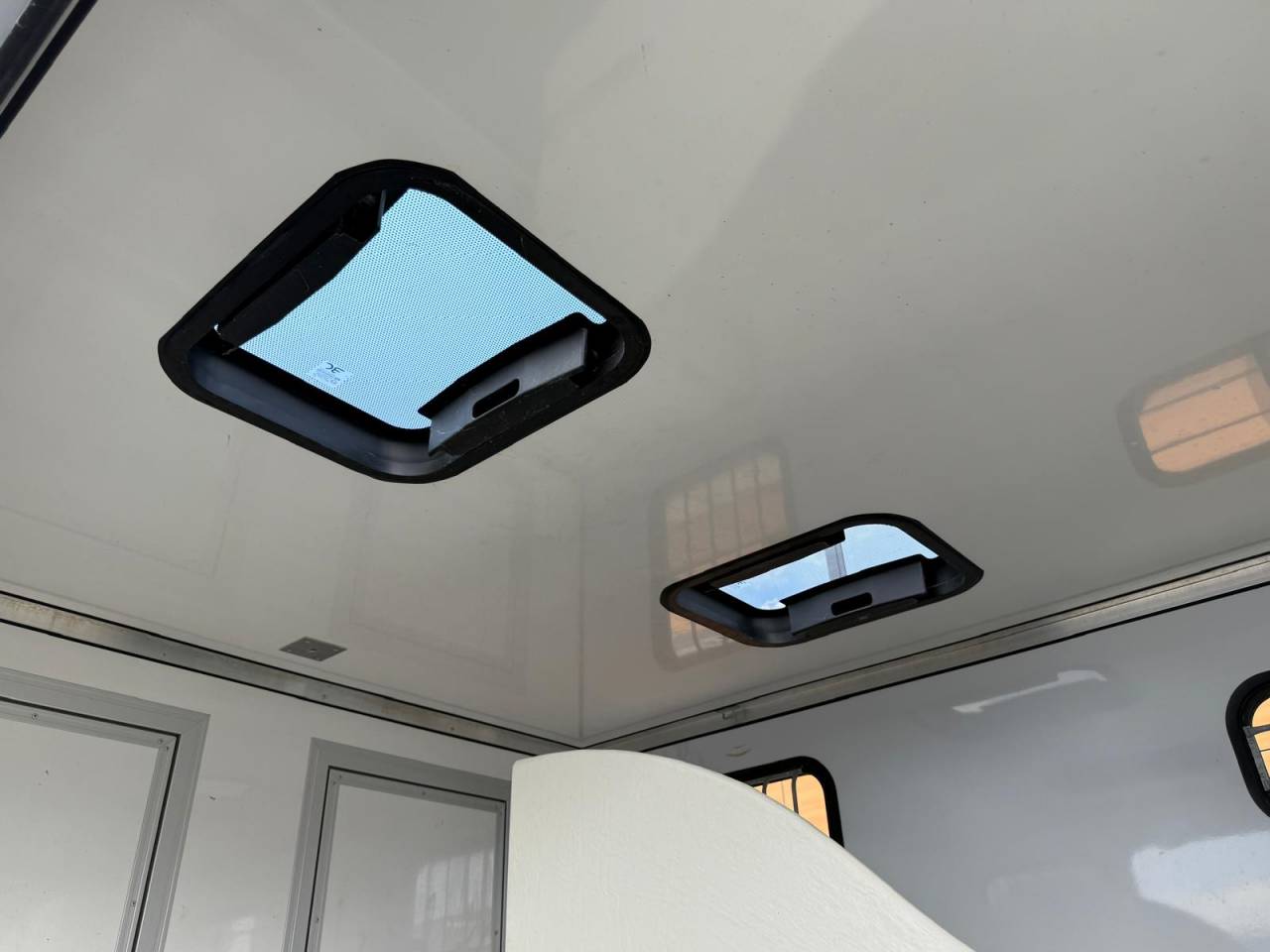 Furgoneta para caballos Cavalcar NV 400  2021 De segunda mano