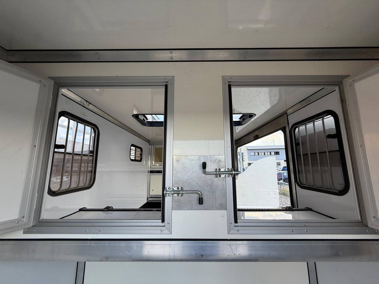 Furgoneta para caballos Cavalcar NV 400  2021 De segunda mano