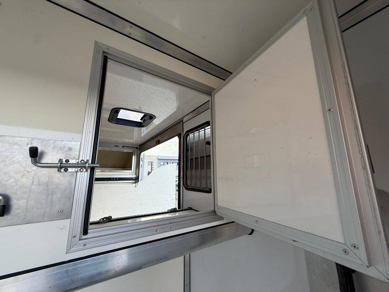 Furgoneta para caballos Cavalcar NV 400  2021 De segunda mano