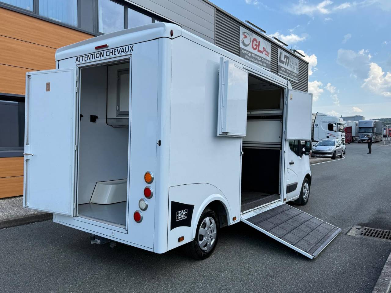 Furgoneta para caballos Cavalcar NV 400  2021 De segunda mano