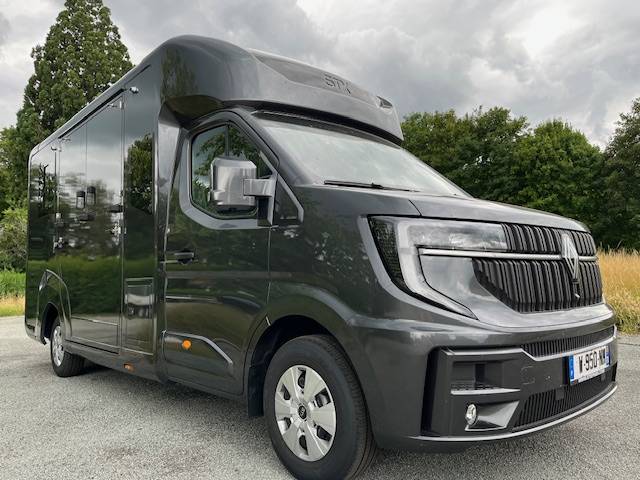 Furgoneta para caballos STX Master 2025 2025 Nuevo