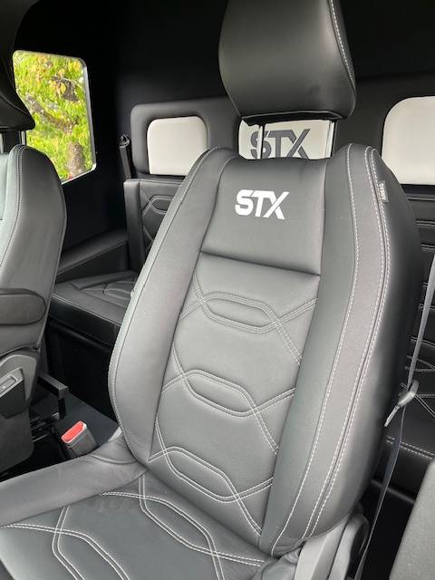 Furgoneta para caballos STX Master 2025 2025 Nuevo