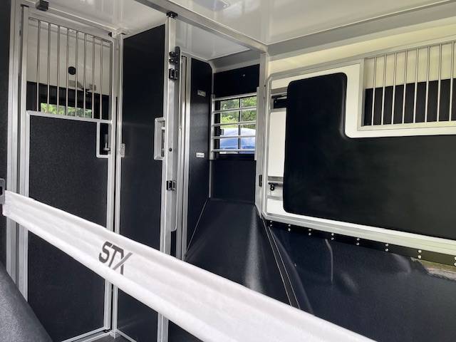 Furgoneta para caballos STX Master 2025 2025 Nuevo