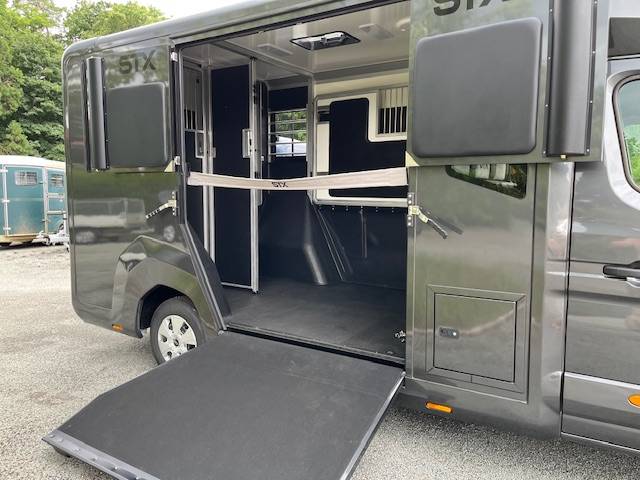 Furgoneta para caballos STX Master 2025 2025 Nuevo