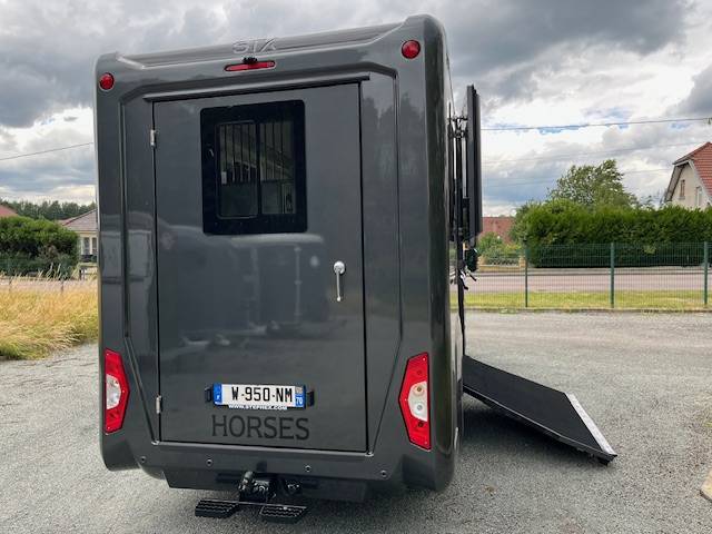 Furgoneta para caballos STX Master 2025 2025 Nuevo