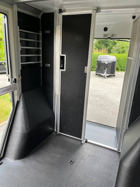 Furgoneta para caballos STX Master 2025 2025 Nuevo