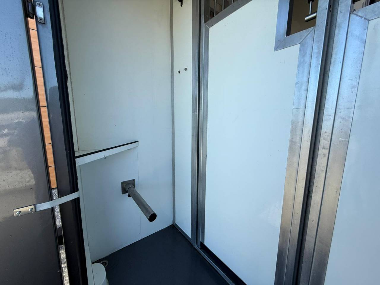 Furgoneta para caballos STX STALLE 5 PLACES 165CH 2015 De segunda mano