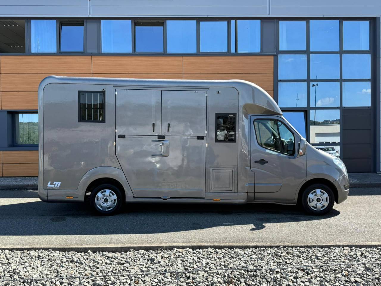 Furgoneta para caballos STX STALLE 5 PLACES 165CH 2015 De segunda mano