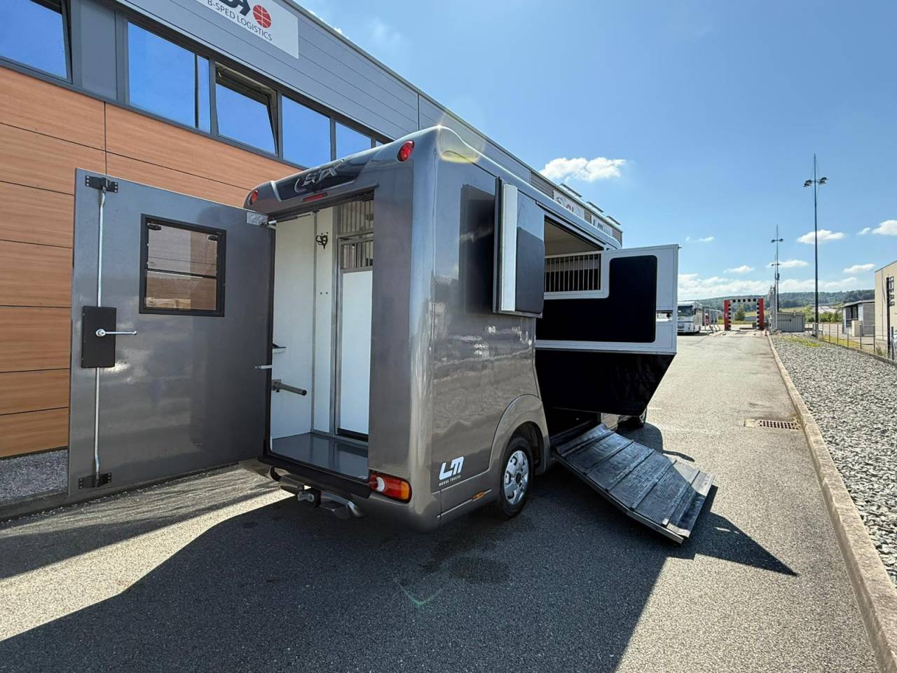 Furgoneta para caballos STX STALLE 5 PLACES 165CH 2015 De segunda mano