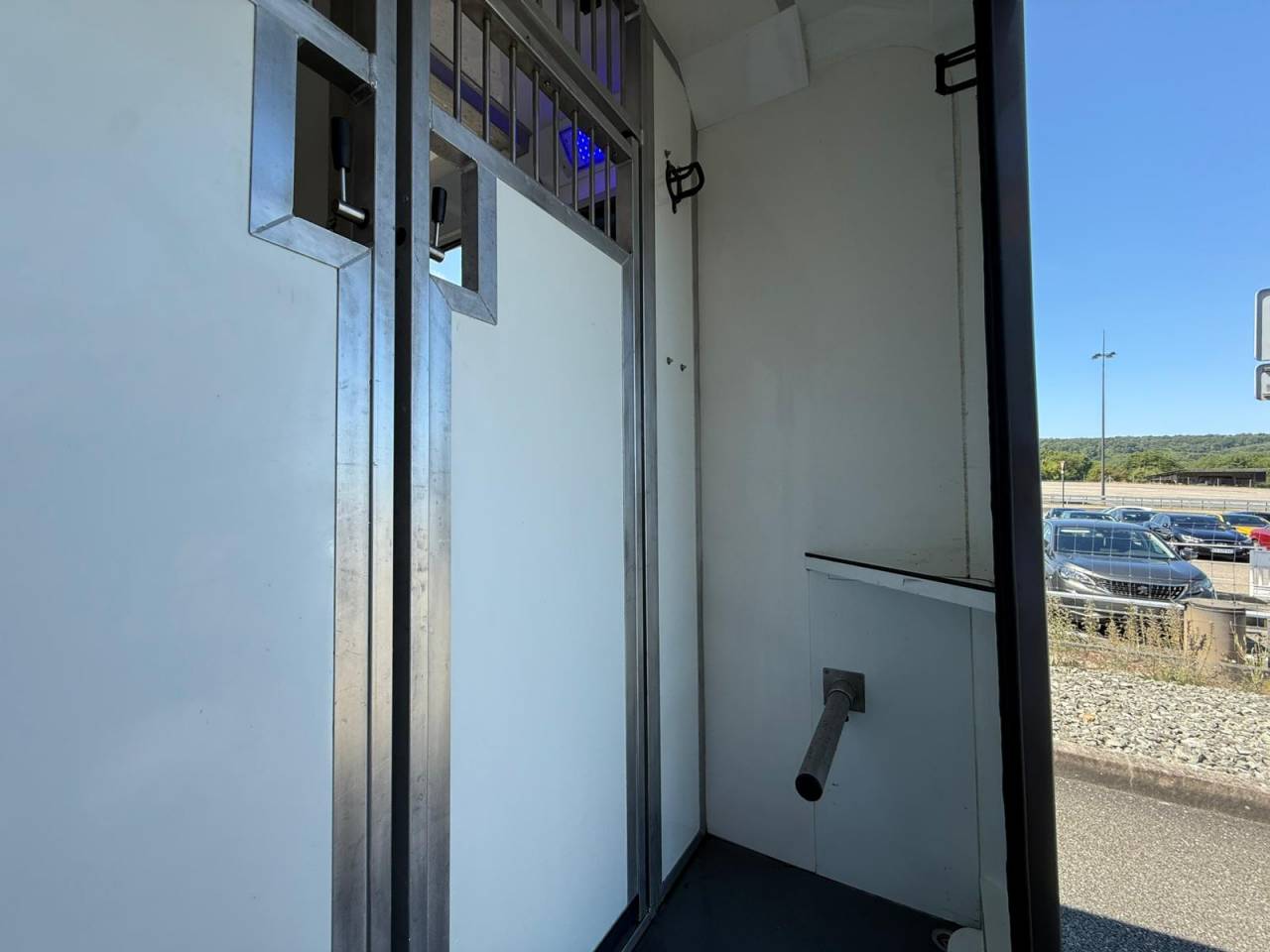 Furgoneta para caballos STX STALLE 5 PLACES 165CH 2015 De segunda mano