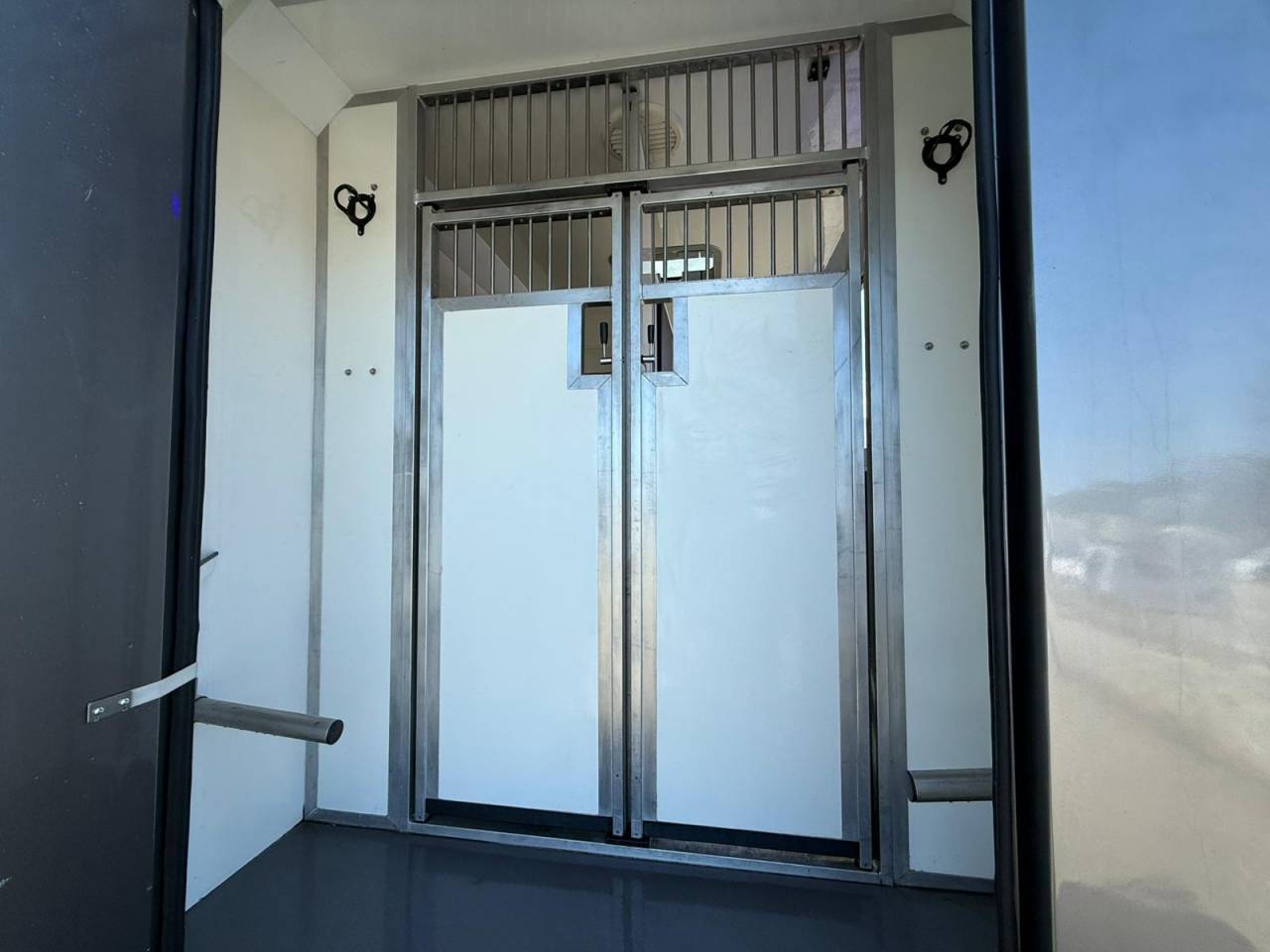 Furgoneta para caballos STX STALLE 5 PLACES 165CH 2015 De segunda mano