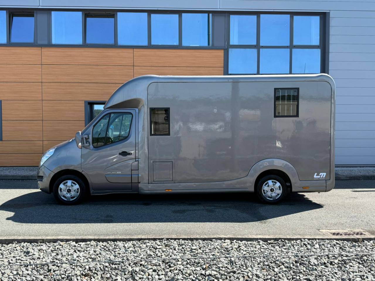 Furgoneta para caballos STX STALLE 5 PLACES 165CH 2015 De segunda mano