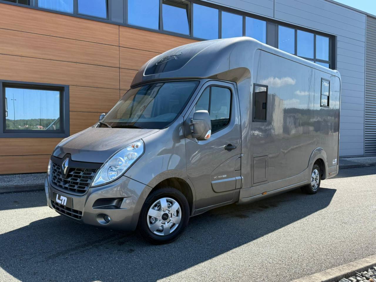 Furgoneta para caballos STX STALLE 5 PLACES 165CH 2015 De segunda mano