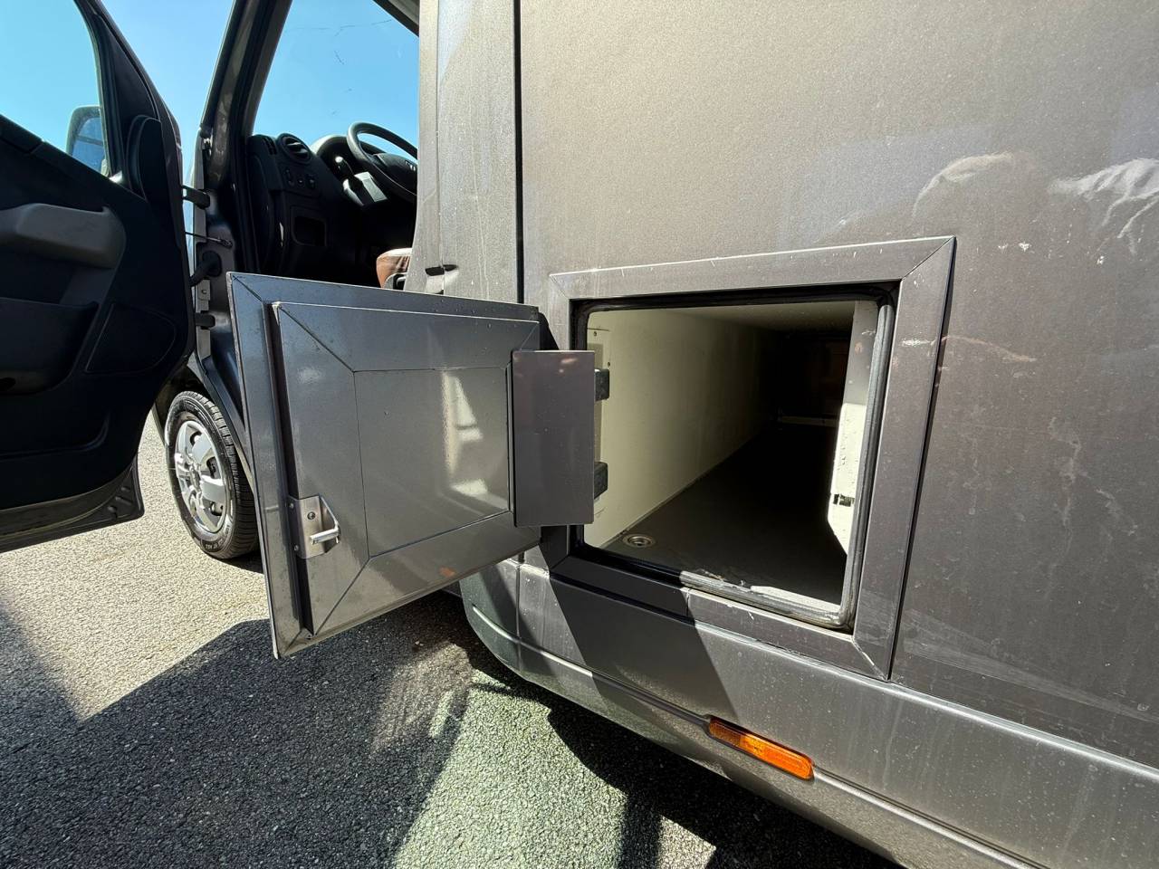 Furgoneta para caballos STX STALLE 5 PLACES 165CH 2015 De segunda mano