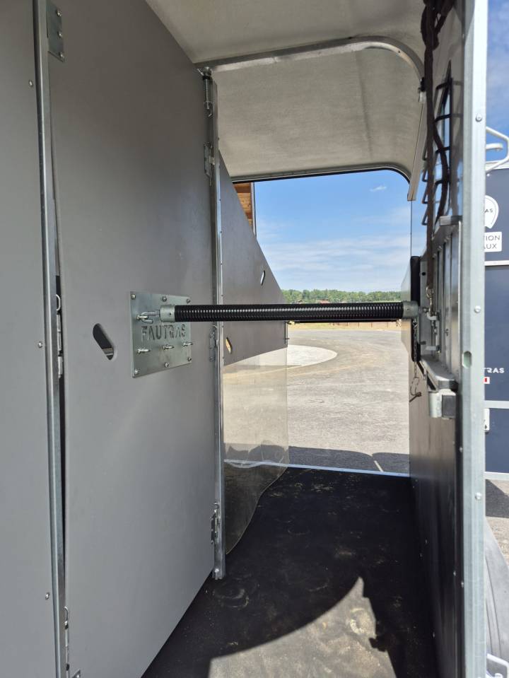 Van caballos Fautras Oblic trophé Stall 2 Caballos 2024 De segunda mano