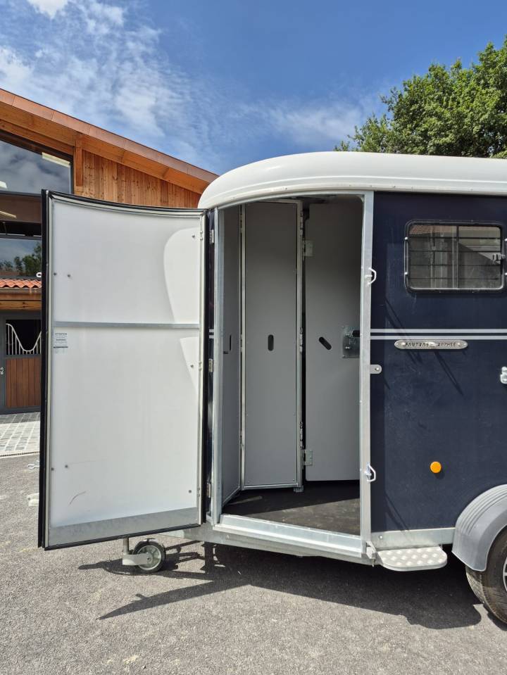 Van caballos Fautras Oblic trophé Stall 2 Caballos 2024 De segunda mano