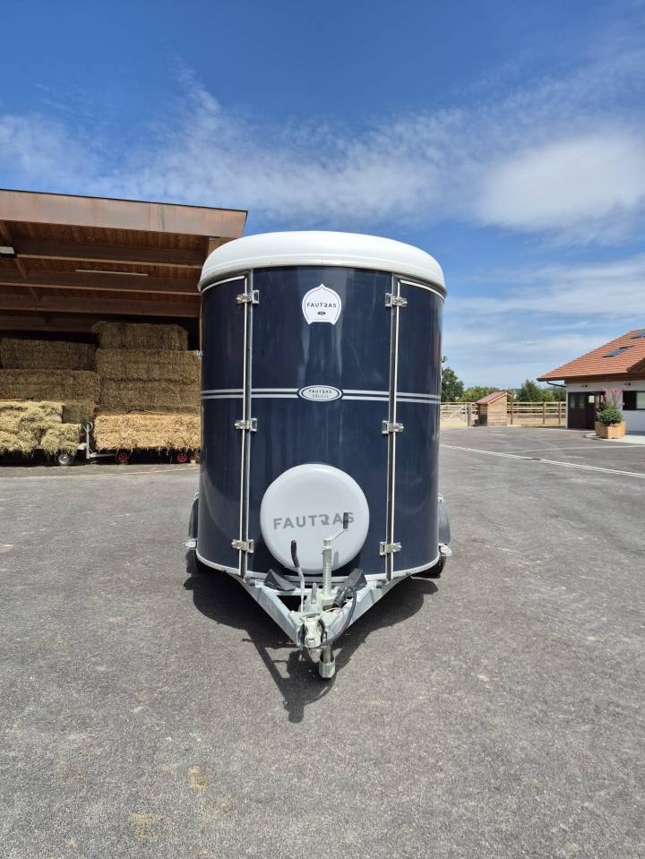 Van caballos Fautras Oblic trophé Stall 2 Caballos 2024 De segunda mano