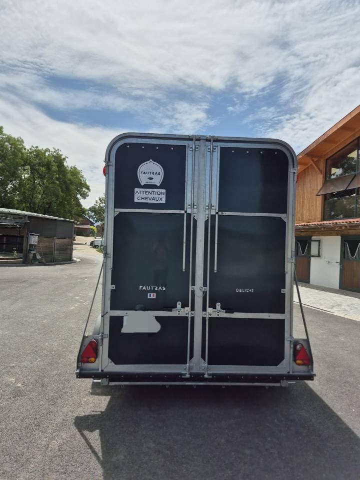 Van caballos Fautras Oblic trophé Stall 2 Caballos 2024 De segunda mano