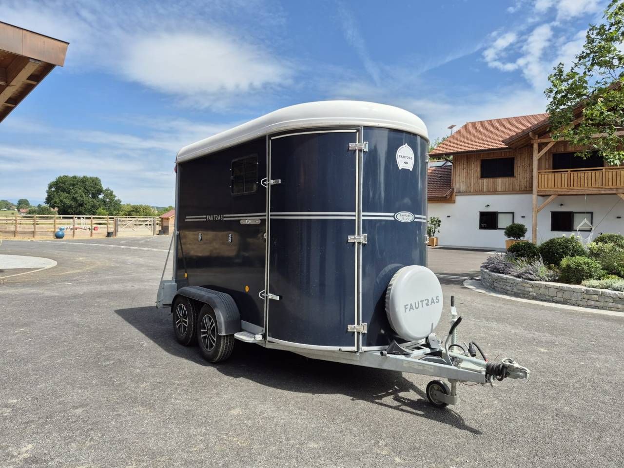 Van caballos Fautras Oblic trophé Stall 2 Caballos 2024 De segunda mano