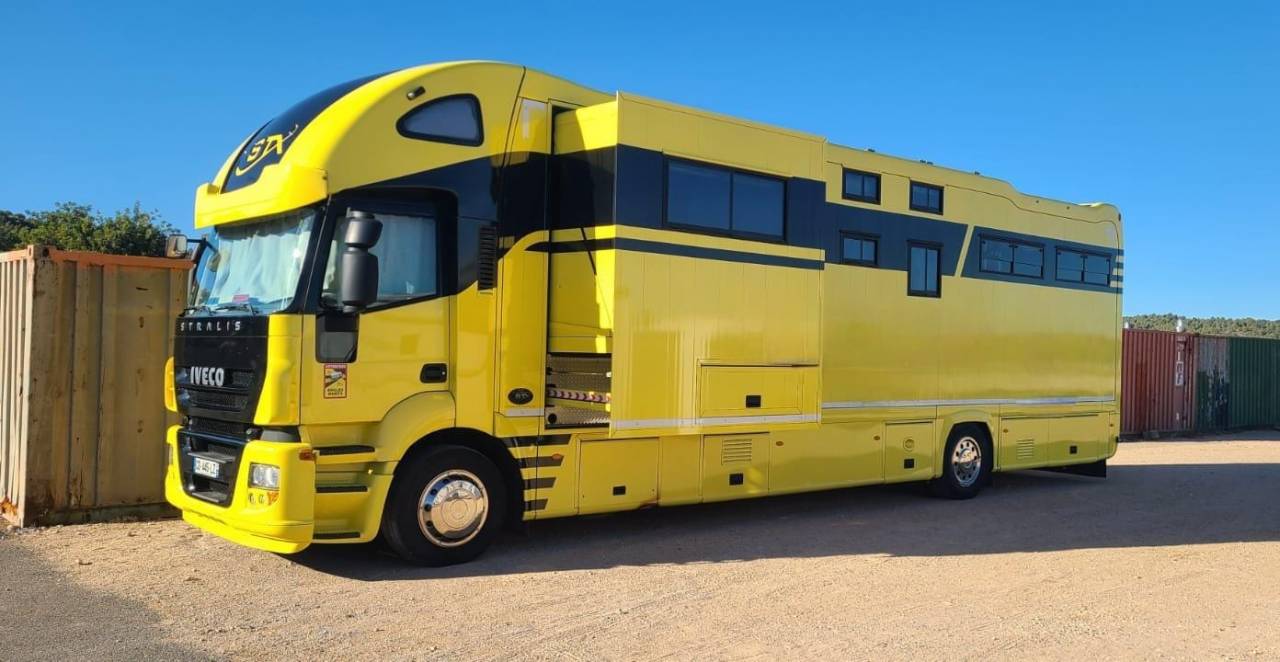 Camión para caballos Iveco STRALIS 19/360 2012 De segunda mano