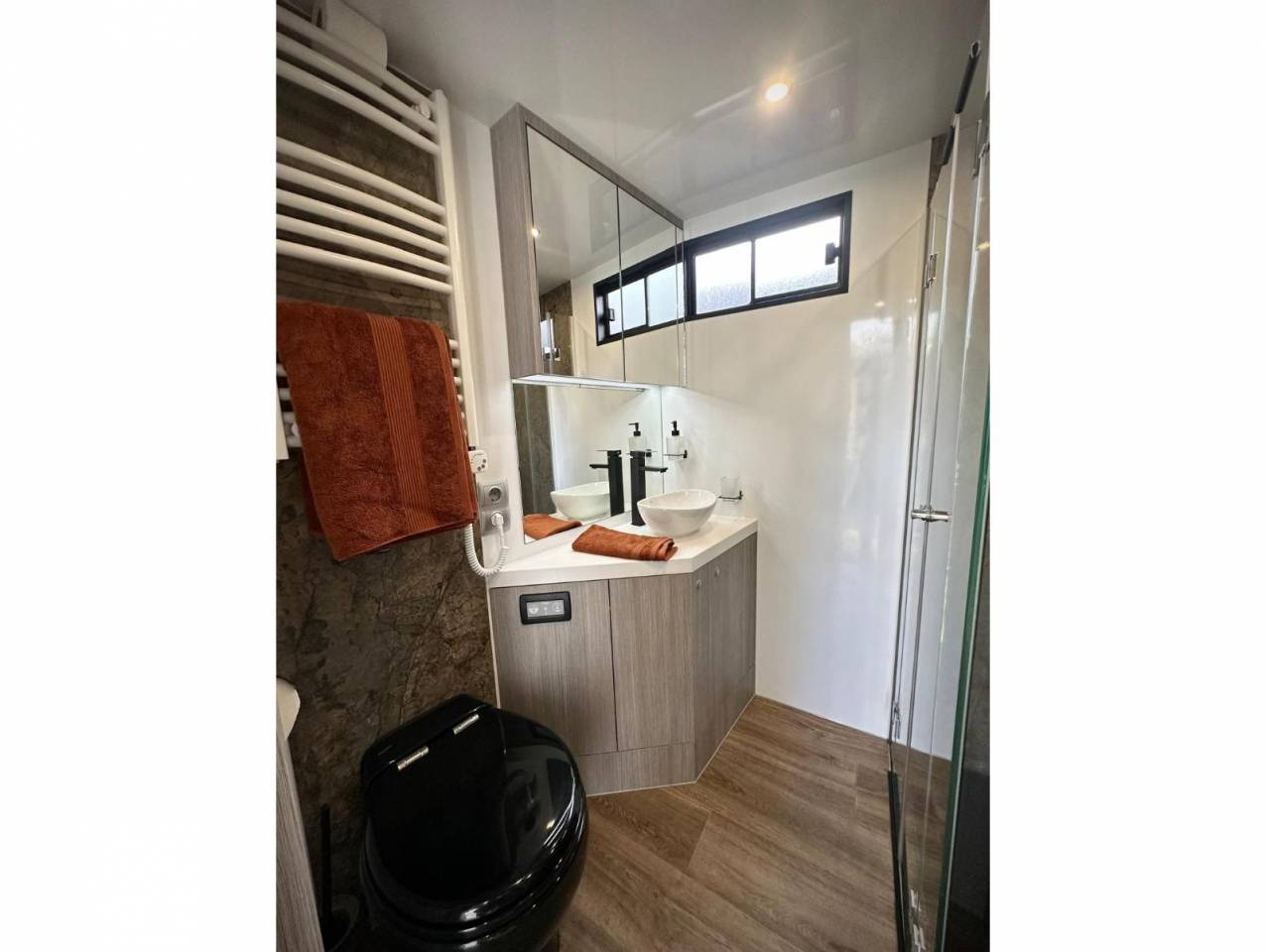 Furgoneta para caballos Scania EQ S530 2025 Nuevo