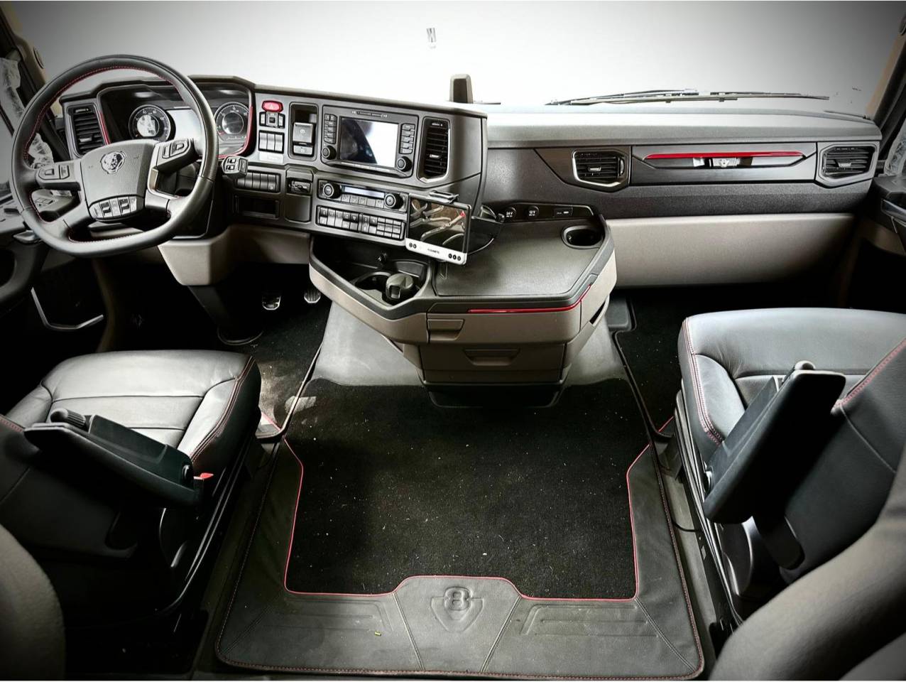 Furgoneta para caballos Scania EQ S530 2025 Nuevo