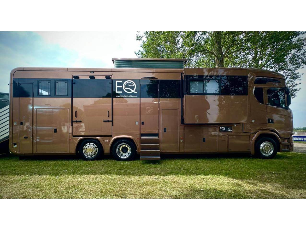 Furgoneta para caballos Scania EQ S530 2025 Nuevo