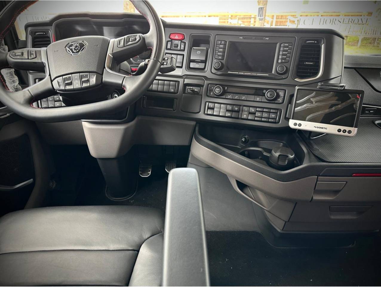 Furgoneta para caballos Scania EQ S530 2025 Nuevo