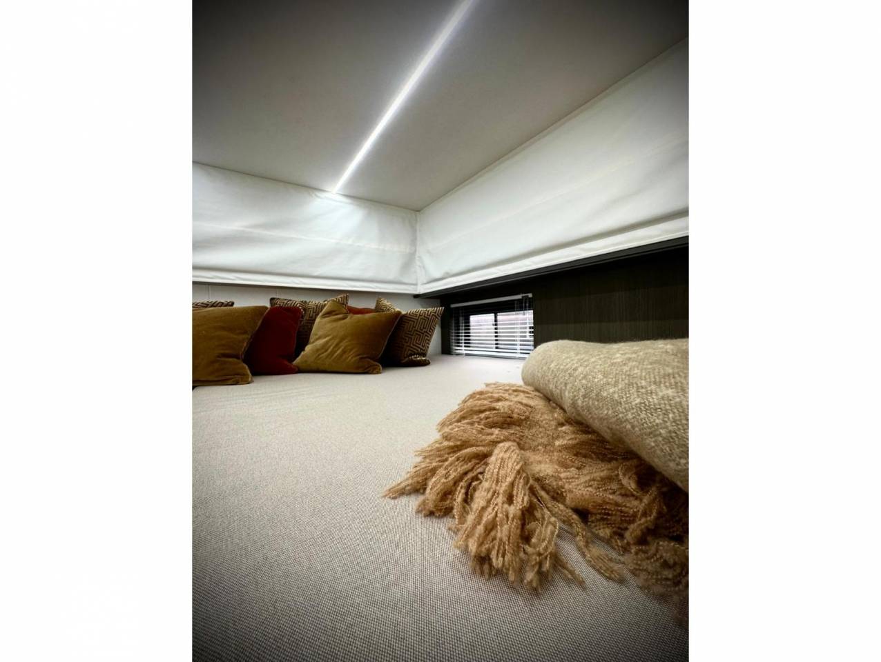 Furgoneta para caballos Scania EQ S530 2025 Nuevo