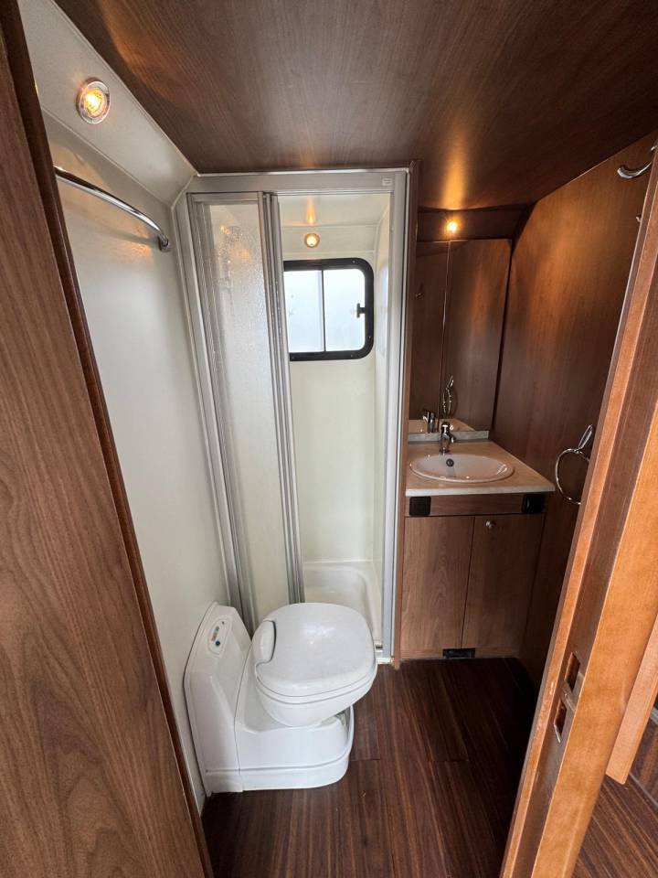 Camión para caballos Man AK 2007 De segunda mano