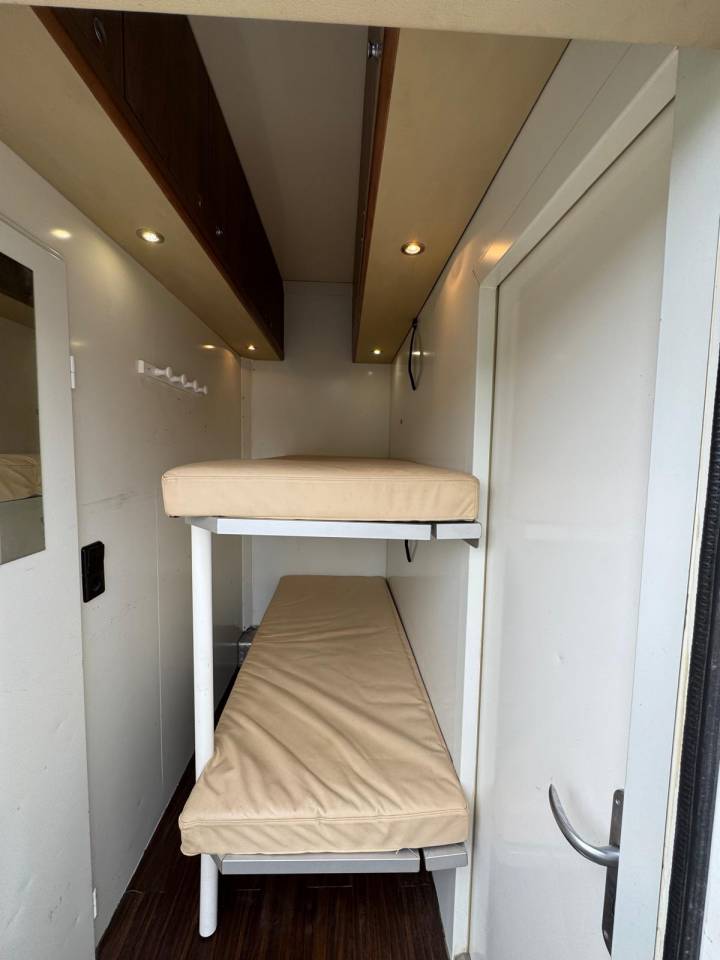 Camión para caballos Man AK 2007 De segunda mano