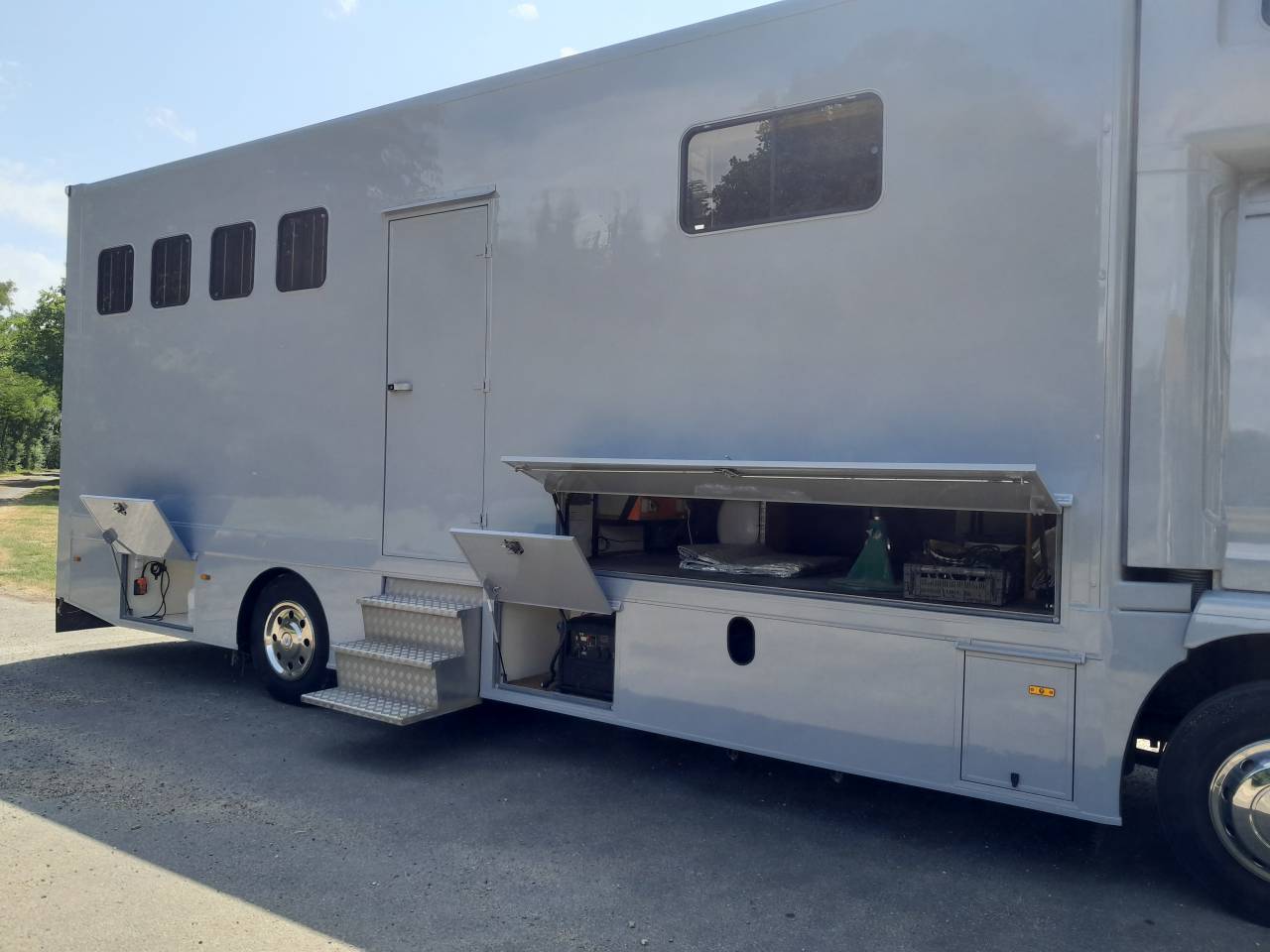 Camión para caballos Man  2017 De segunda mano