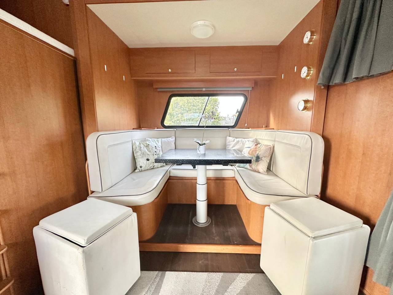 Camión para caballos Daf pop out  2003 De segunda mano