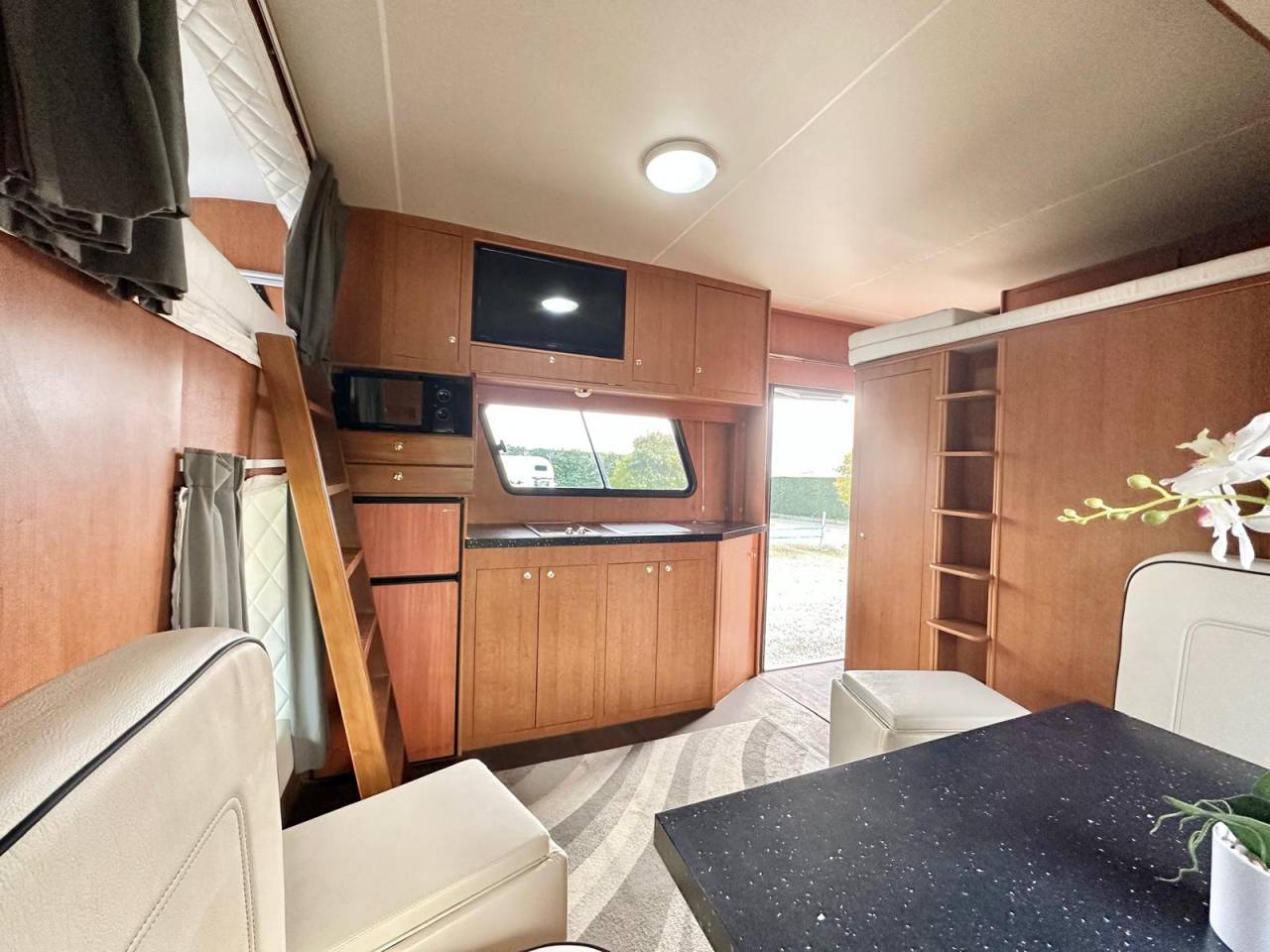 Camión para caballos Daf pop out  2003 De segunda mano