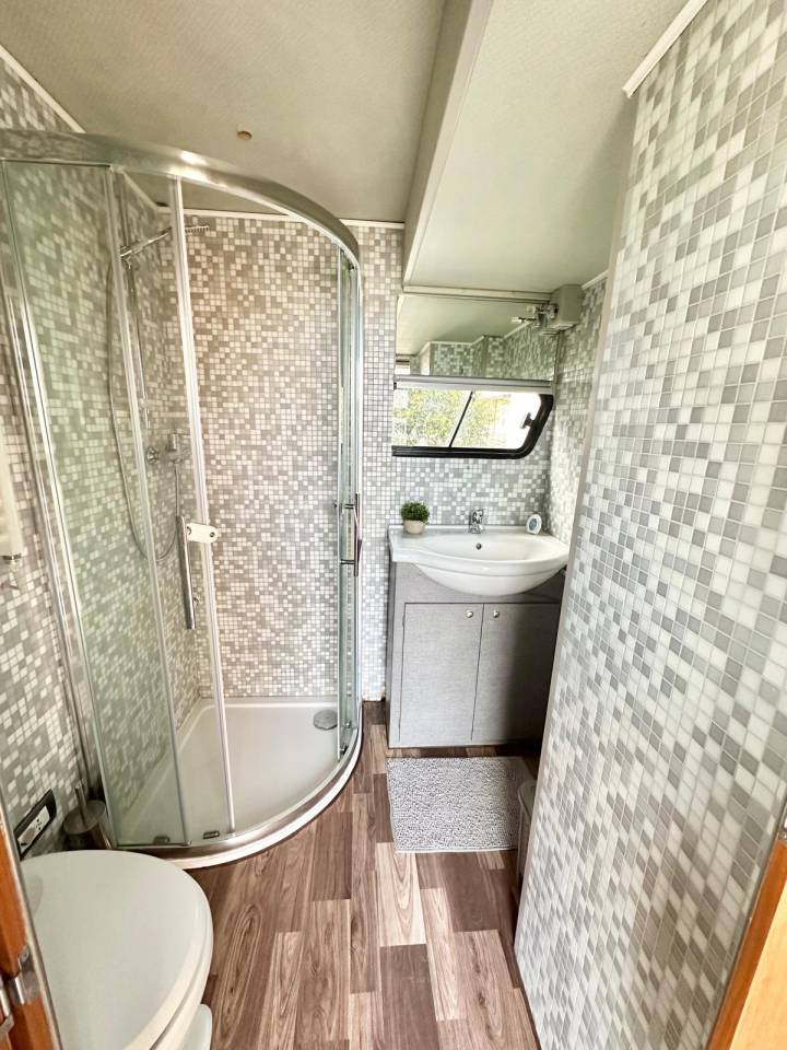 Camión para caballos Daf pop out  2003 De segunda mano