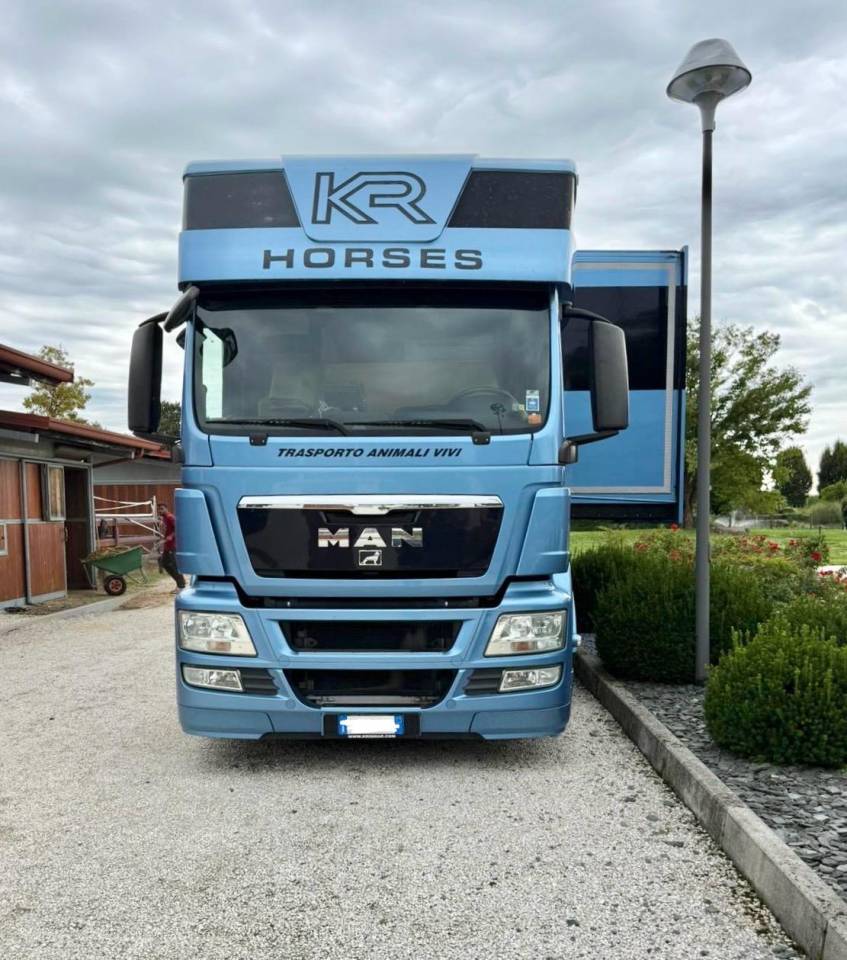 Camión para caballos Krismar pop et push out 2012 De segunda mano