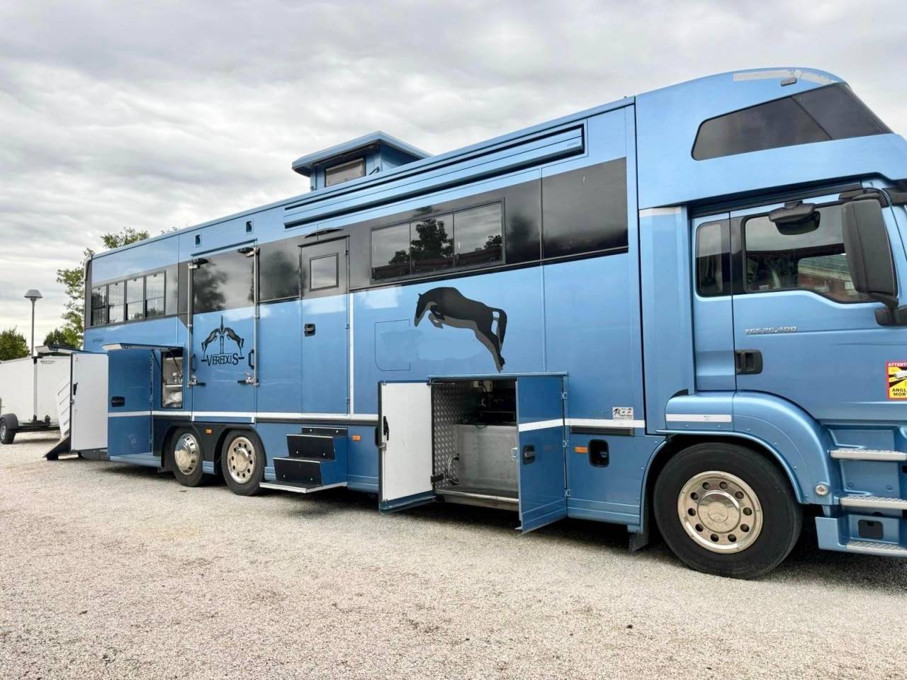 Camión para caballos Krismar pop et push out 2012 De segunda mano