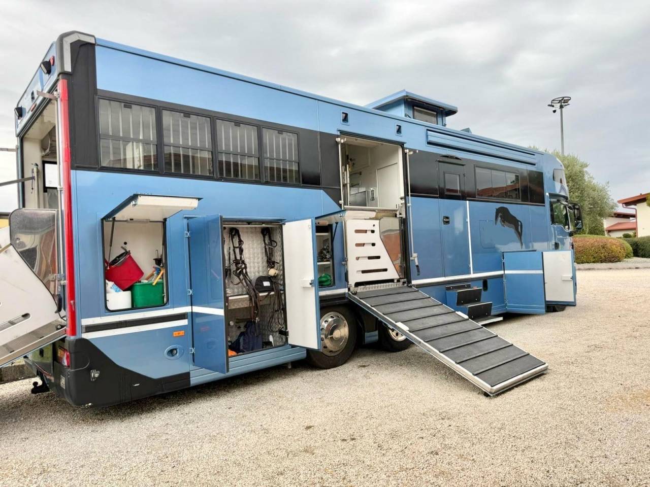 Camión para caballos Krismar pop et push out 2012 De segunda mano