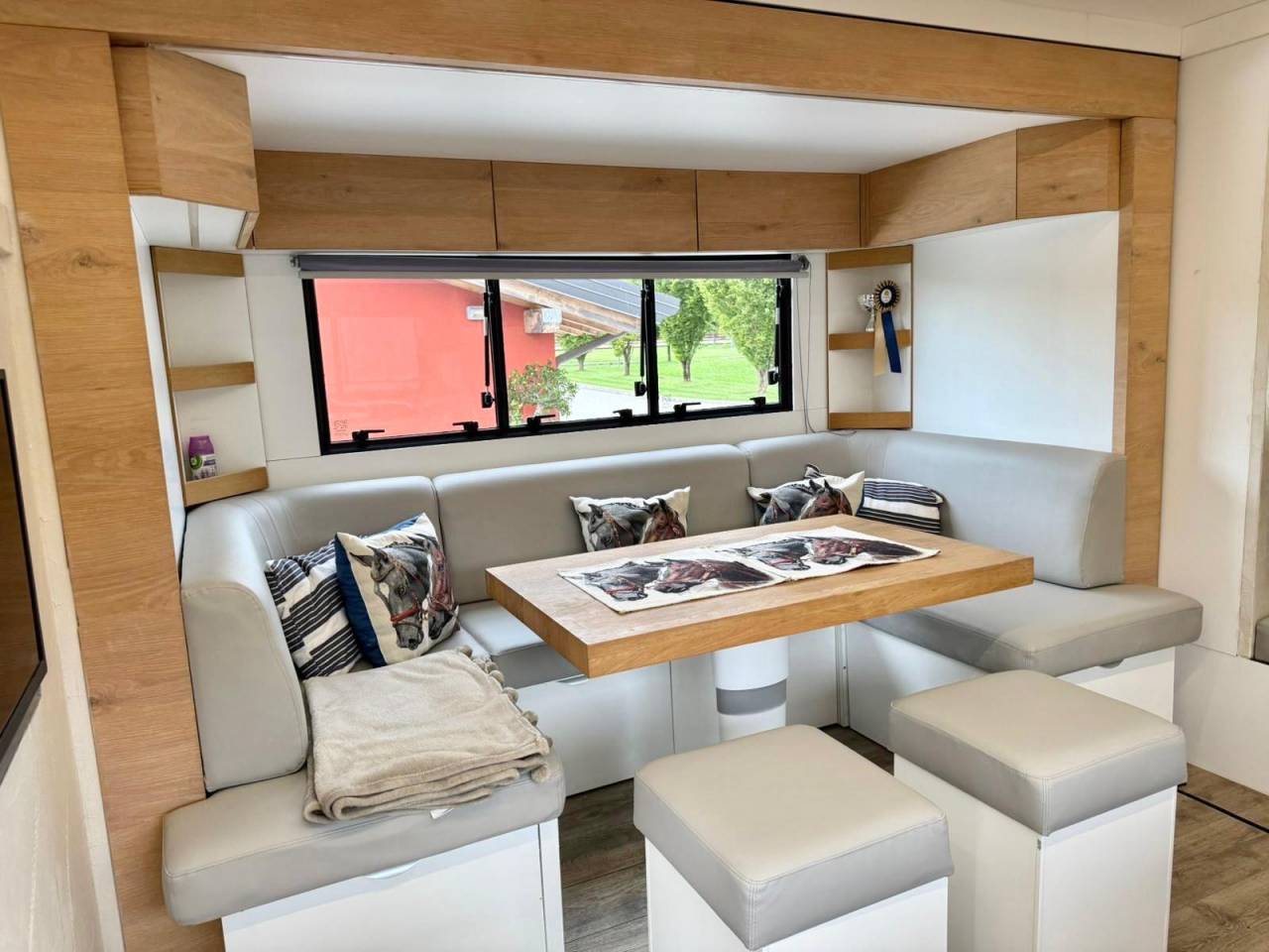 Camión para caballos Krismar pop et push out 2012 De segunda mano