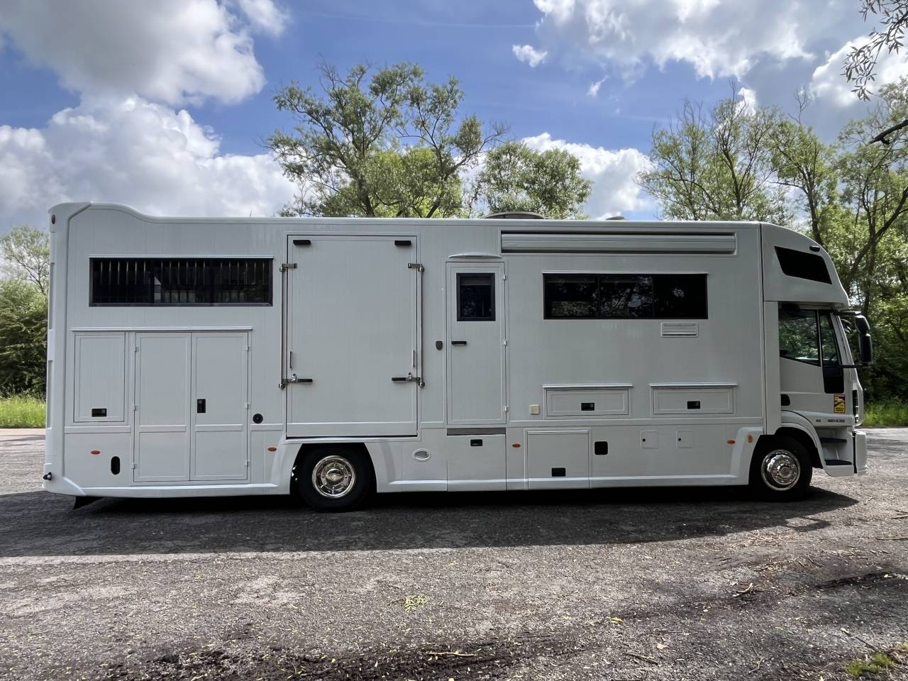 Cami&oacute;n para caballos Iveco IVECO 0 De segunda mano