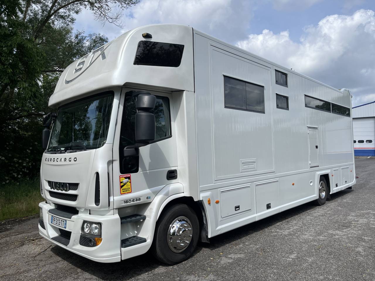 Cami&oacute;n para caballos Iveco IVECO 0 De segunda mano