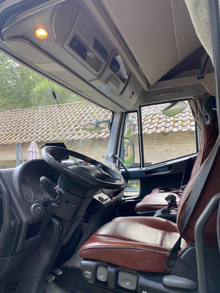 Cami&oacute;n para caballos Iveco IVECO 0 De segunda mano