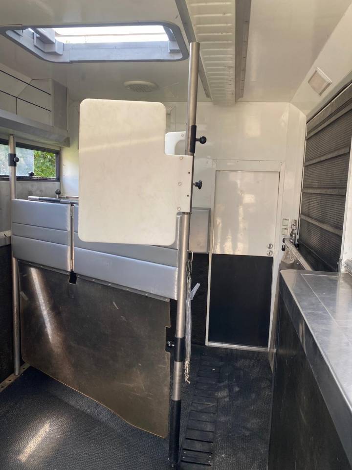 Cami&oacute;n para caballos Iveco IVECO 0 De segunda mano