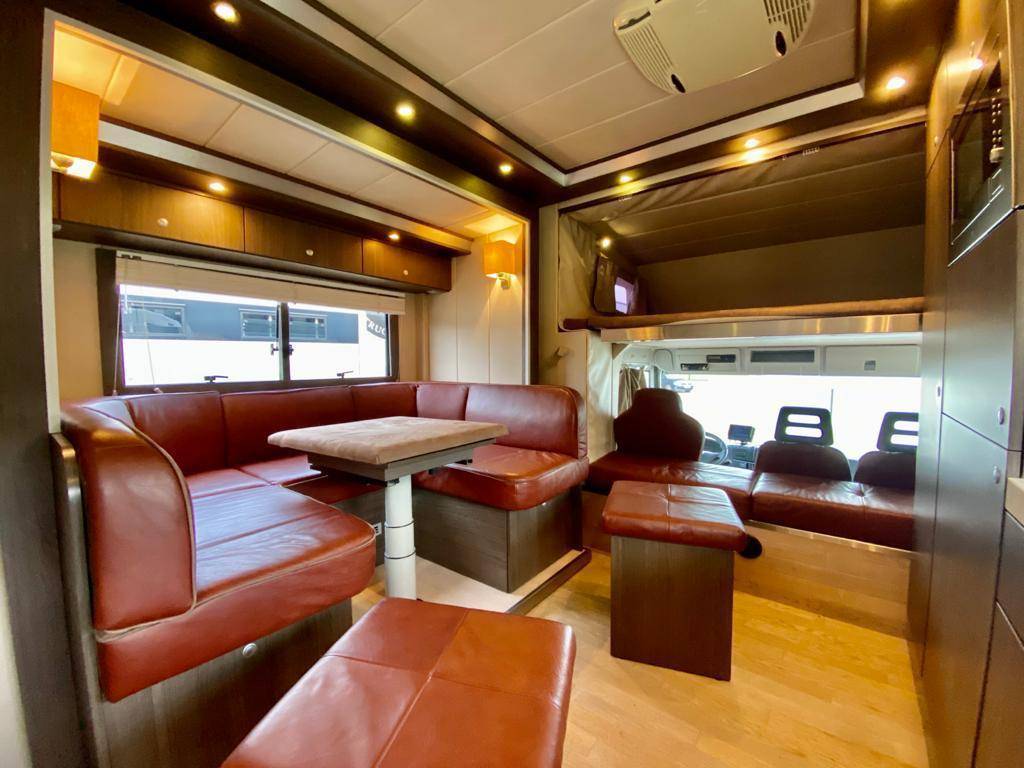 Camión para caballos Iveco IVECO 0 De segunda mano