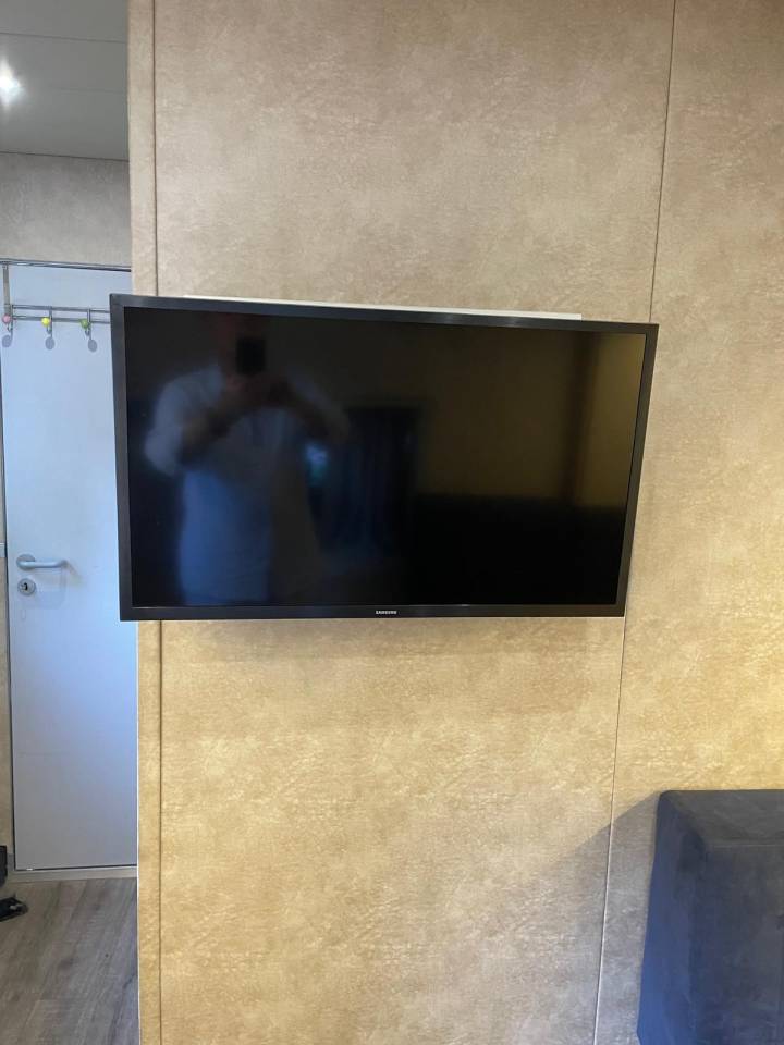 Camión para caballos Mercedes MERCEDES-BENZ 0 De segunda mano