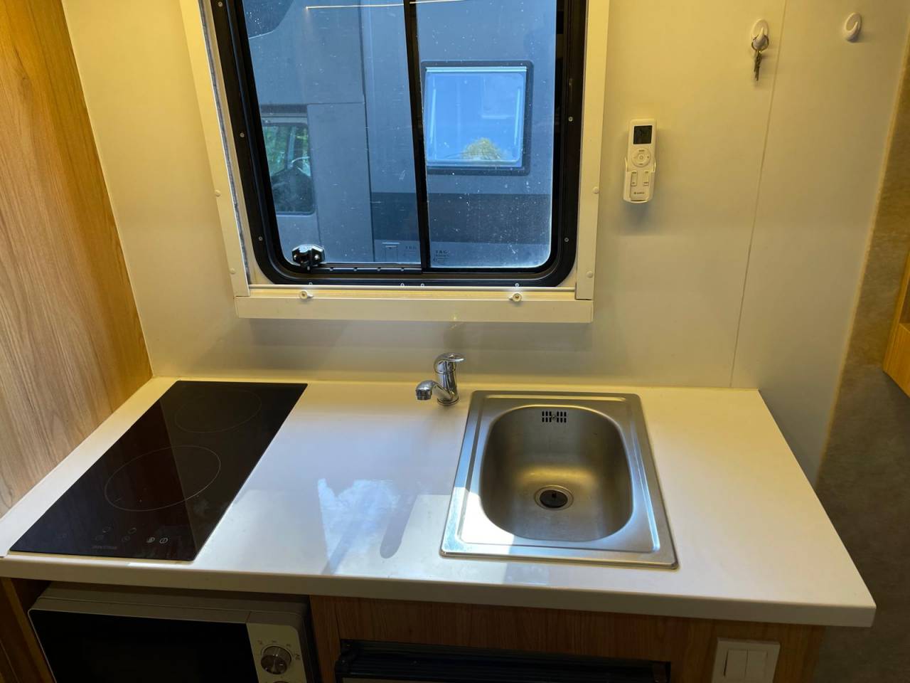 Camión para caballos Mercedes MERCEDES-BENZ 0 De segunda mano